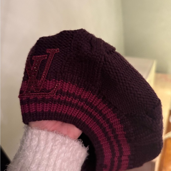 Louis Vuitton wool knjt columbia beret worn once! Perfect condition - Picture 5 of 6